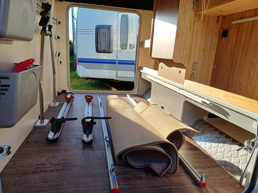 Garage_innen_sicht_von_rechts