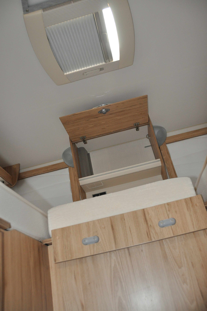 schlafplatz_hinten_dachfenster