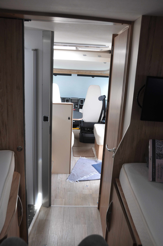 schlafplatz_hinten_sicht_nach-vorn