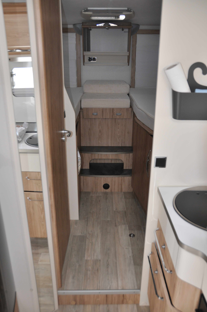 schlafplatz_hinten_sicht_v_kueche