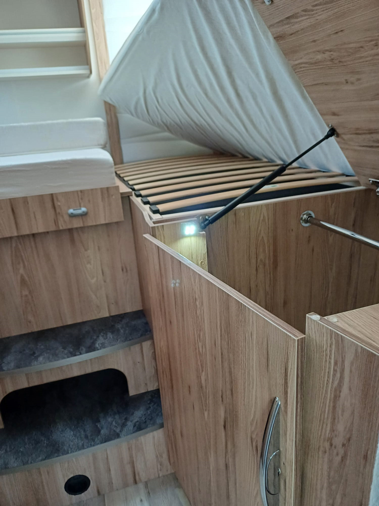 schrank_unter_bett_heck_links