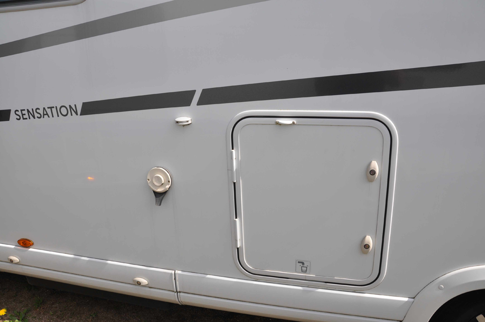 seitenfach_links_bat_wasser_zu