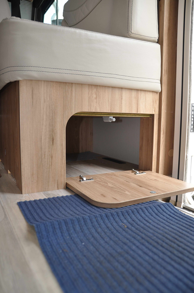 stauraum_unter_sitz_rechts