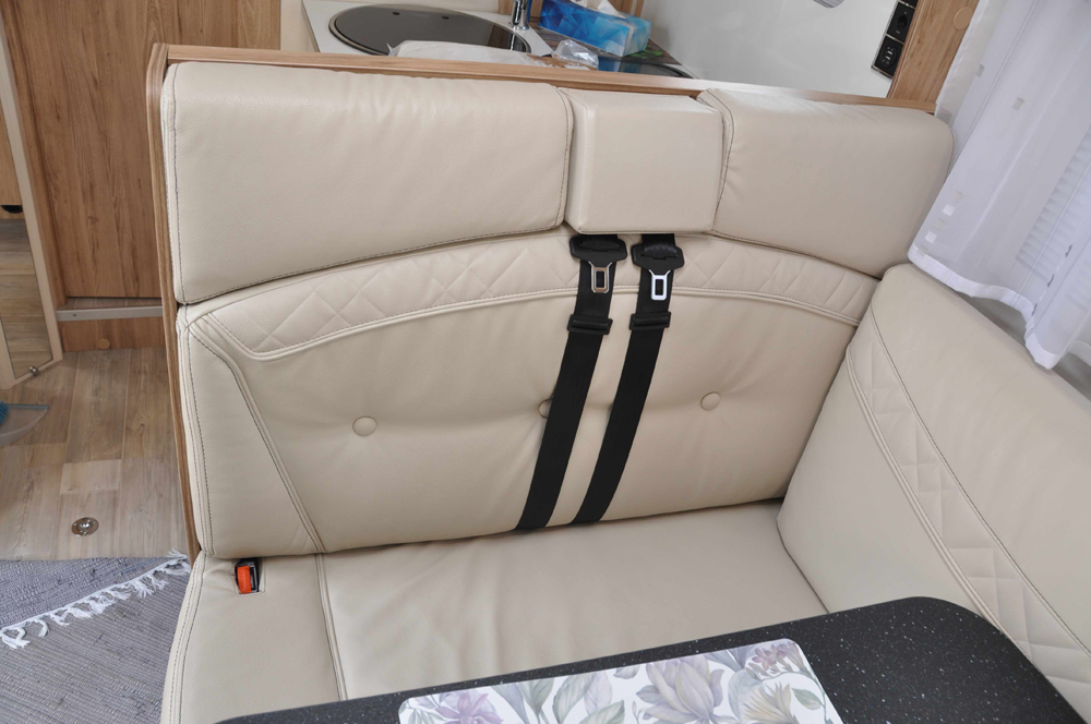 stube_sitzbank_mitte