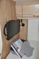schlafplatz_hinten_fernseher_seite
